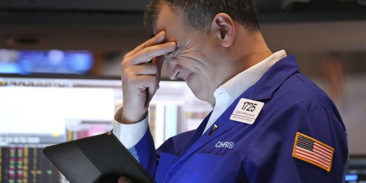 글로벌 자금 뉴욕증시 대탈출 “트럼프 끝내 파월 해임” …