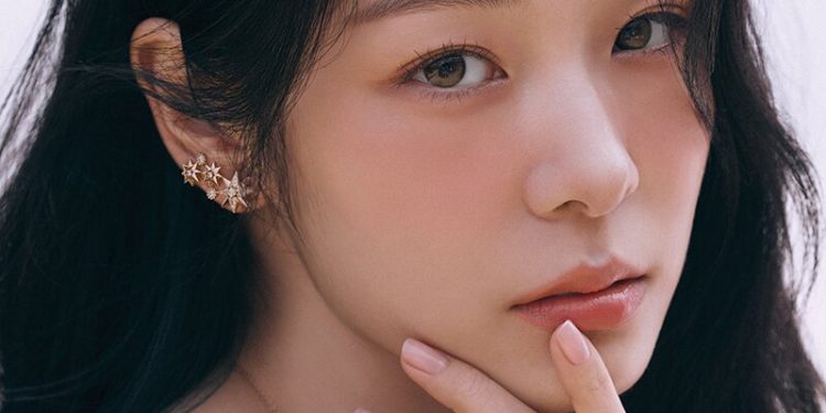 김연아 맞아? 과감 노출…명품 주얼리보다 빛나는 퀸의 품격