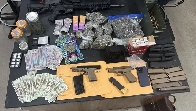 사바나 경찰, 교통단속 중 총기·마약 적발… 케이튼 홈즈에서 2명 체포