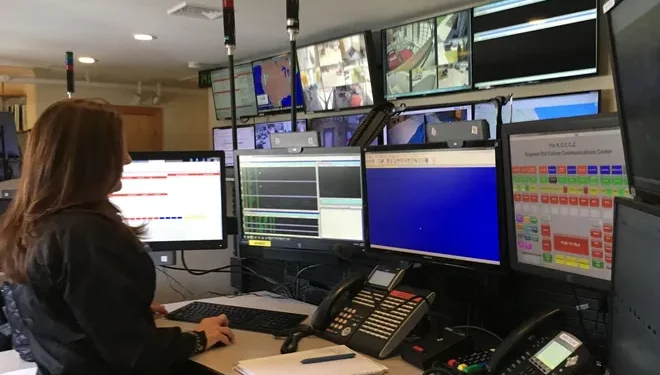 911 비상 대응 불신: 신고 중 아침 식사 주문한 접수원, 시민 안전 위협