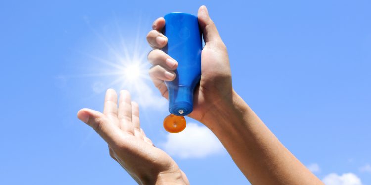 “1년치 쟁였다”…관세전쟁 美서 한국 선크림·김 ‘사재기 대란’