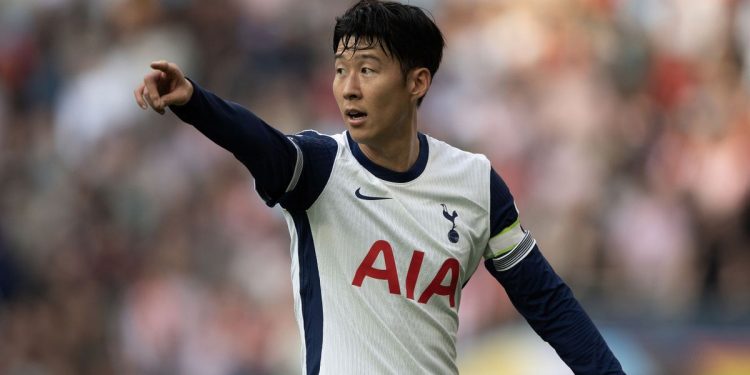 발 부상 손흥민, UEL 8강 2차전 못 뛴다…원정 명단서 제외