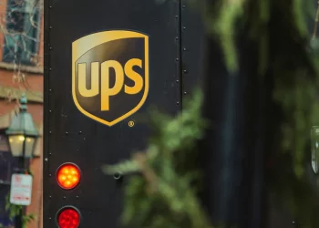 UPS, 아마존과 거래 축소로 2만명 감원…73개 시설 폐쇄 계획