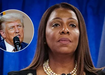 “법정에서 다시 만난 두 숙적”…트럼프, 뉴욕 검찰총장 형사 기소 요청