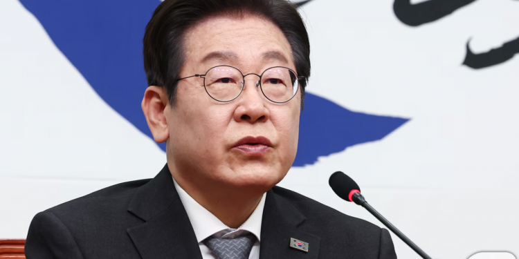 이재명, 양자대결 모두 과반 승리…’지지 후보 없다’ 28.7%