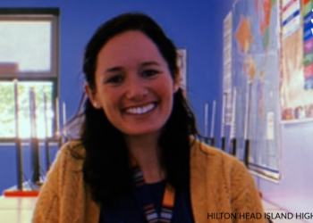 힐튼헤드 아일랜드 고교 교사, 학생과 부적절한 관계 의혹으로 조사