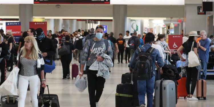 신종 코로나 변이 NB.1.8.1, 아시아 확산세 주도… 미국 공항 입국자서도 다수 확인