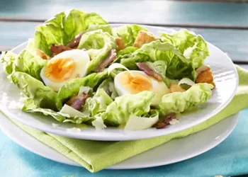 삶은 달걀, 단백질과 필수 영양소 가득… “균형 잡힌 식단에 이상적”