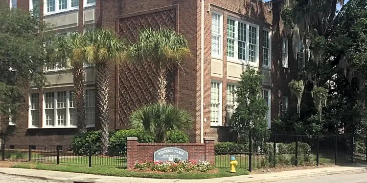 “너무 더럽고 불쾌해요”… 사바나 아파트 주민, 열악한 주거환경에 고통 호소