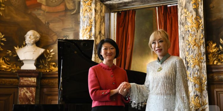 “상상 넘어 영예의 정점 도달”…조수미, 감격 속 佛 최고 문화훈장 수훈