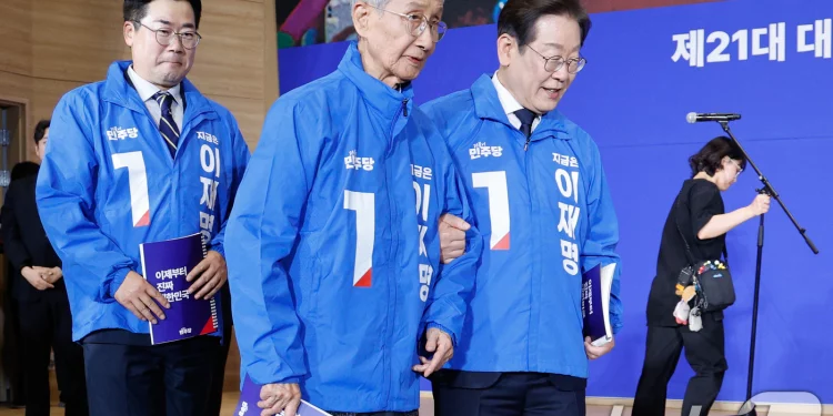 윤여준·조갑제 넘어 ‘홍카콜라’…이재명의 보수 흡인력