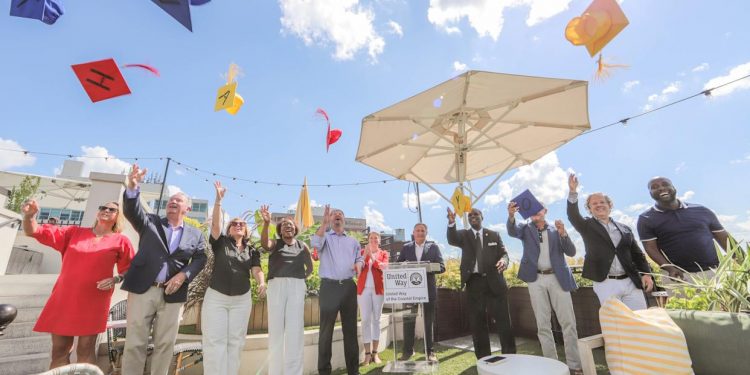 지역사회 힘 모아 900만 달러 모금