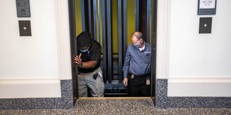 사바나 엘리베이터 3대 중 1대, ‘검사 기한 초과’…조지아주 전역서 안전 우려 확산