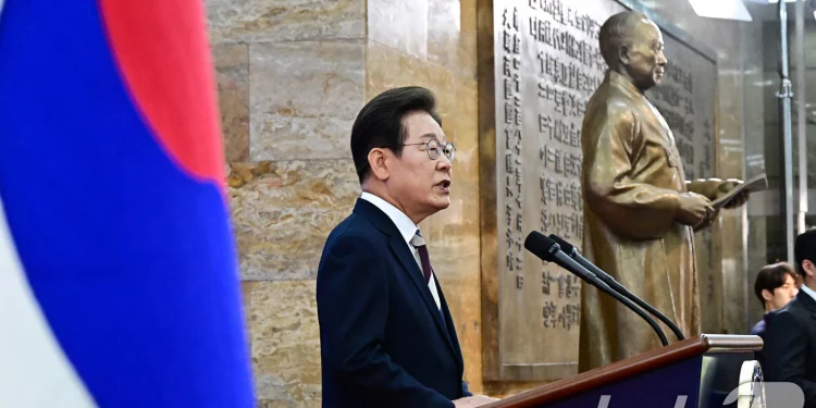 이 대통령, 현충일 행사 후 인근 재래시장 ‘깜짝 방문’…민생 진작 차원