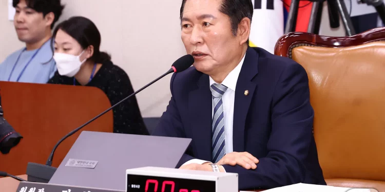 정청래 “12일 본회의서 재판중지법 처리…대법관증원법 원칙대로”