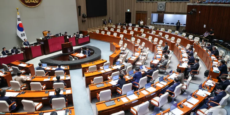 추경 심사 첫날, 민생쿠폰·부동산 공방…野 퇴장 파행도