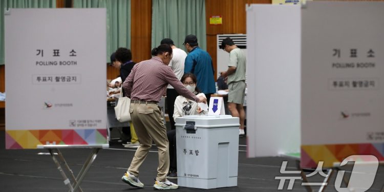 “계엄으로 분열된 한국에 치유의 기회”…외신도 주목한 韓대선