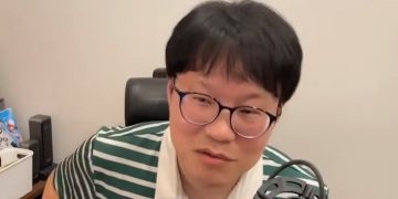 ‘친일 만화가’ 윤서인, 일본서 ‘혐한’ 곤욕…”아내 발 다치자 사기꾼 취급”