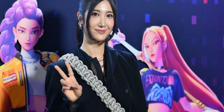 ‘케데헌 돌풍’ 조명한 WSJ…”현실 아이돌 넘는 불로불사 K팝”