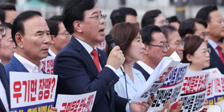 李정부 한달, 野 존재감 상실…쇄신 못하고 巨與 속수무책