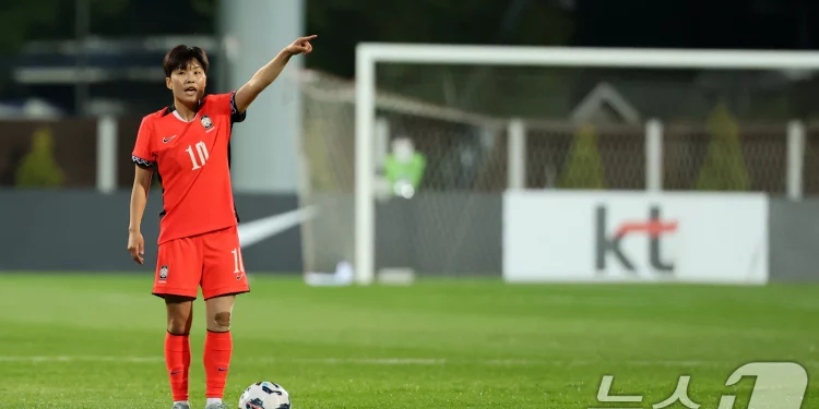 ‘20년 만에 정상 탈환’ 여자 축구, ‘첫 관문’ 중국을 넘어라