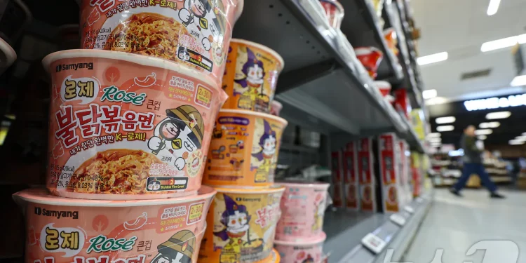 블룸버그 “불닭라면 브랜드 가치 80억불…관세도 못막아” 극찬