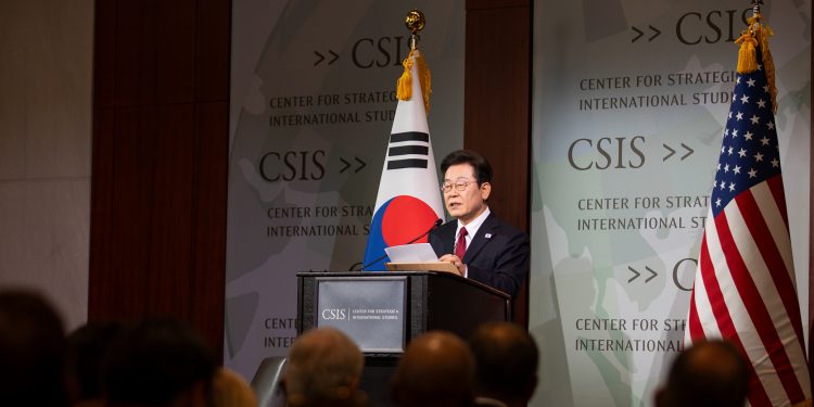 李대통령 “트럼프와 동맹 현대화 뜻 모아…국방비 증액할 것”