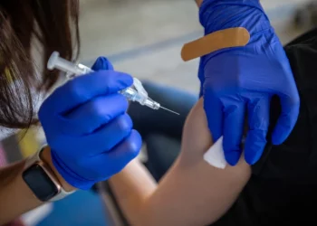 새 코로나 변이 ‘스트라투스’, 조지아서 확산세… ‘쉰 목소리’가 주요 증상