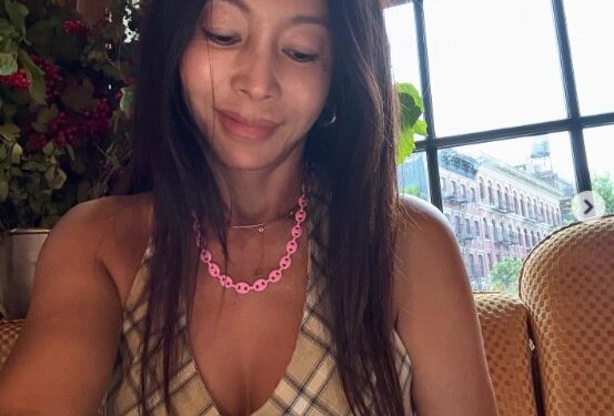 ’62세’ 황신혜, 여행 중 여신 미모에 볼륨감까지 “행복했던 밤”