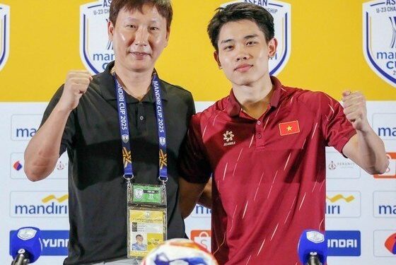 벌써 트로피가 2개…’식사마’와 ‘독사’가 빚어낸 김상식 감독 리더십
