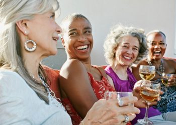 “건강한 마음이 오래 사는 비결”… 신체 건강만큼 중요한 ‘정서적 행복’