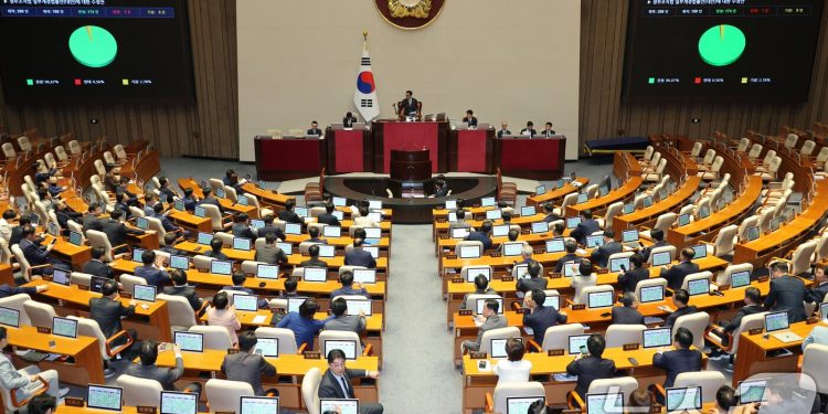 추석 밥상에 李대통령 국정평가…’檢개혁·美관세’ 민심 들썩