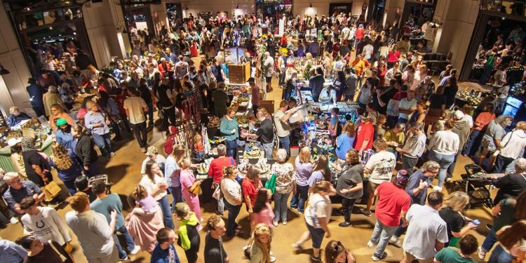 스테이츠보로 ‘랜턴 라이트’ 올해도 대성황…2025 파머스마켓 시즌 70만달러 매출로 마감