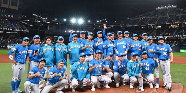 한국, 일본과 야구 레전드 매치 7-1 승리…이대호 MVP