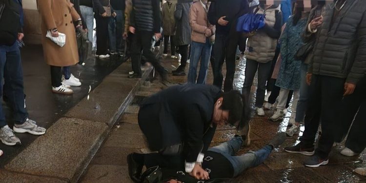 두오모 광장의 새신랑 해경, 심정지 50대 살렸다