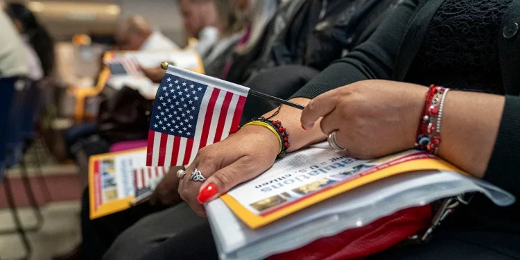 USCIS, 취업허가(EAD) 유효기간 5년 → 18개월로 축소… “보안 강화·정기 검증 목적”