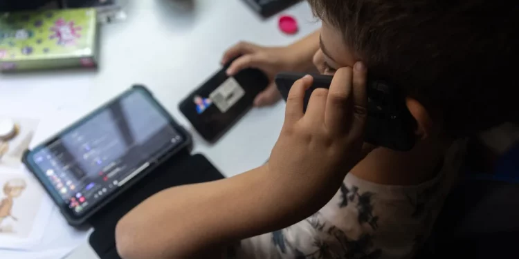 스마트폰 ‘부모통제’ 기능으로 납치 청소년 잇달아 구조