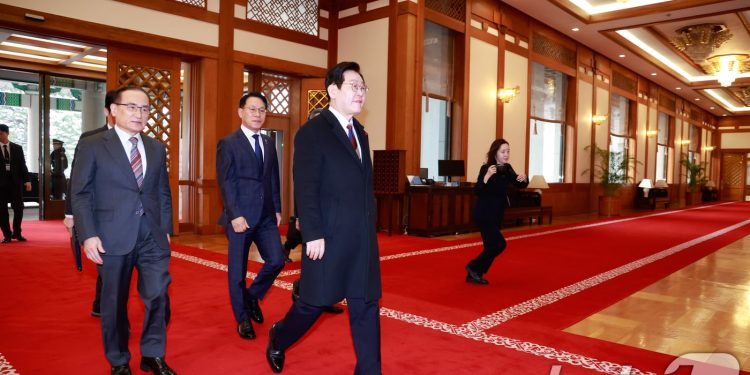 李대통령 청와대 첫 출근…1330일 만에 靑시대 개막