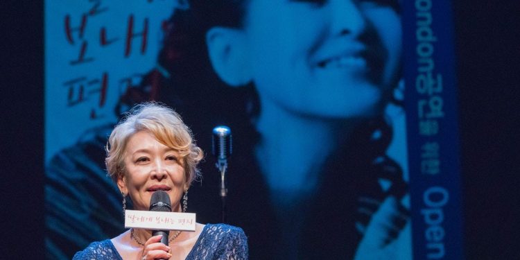 ‘별세’ 윤석화…쌀 찧듯 예술 피워낸 연극계 1세대 대표배우