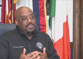 산성 공격 이후 커진 불안… 사바나 시장, 범죄 현황 직접 설명