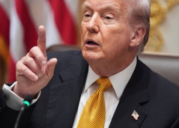 트럼프 “정부가 주택담보채권 2천억 달러 매입… 모기지 금리 낮춘다”