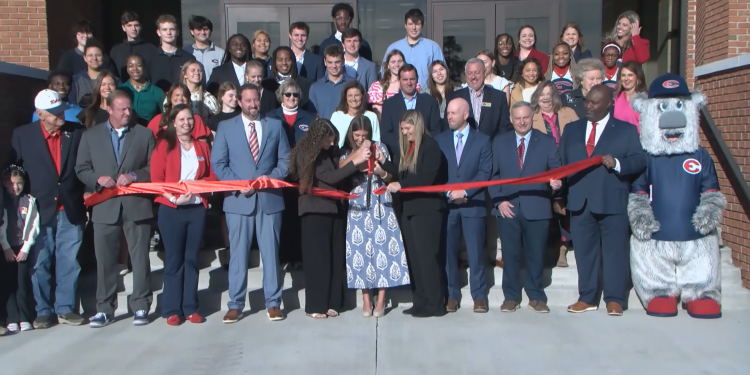 에핑엄 카운티 고교, 4만5천㎡ 규모 신관 개관