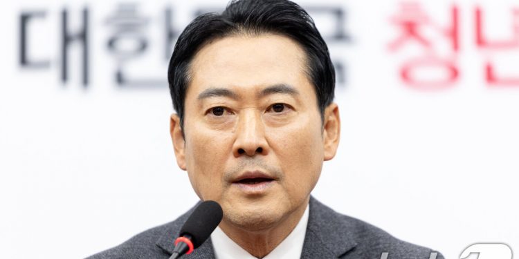 장동혁 “12·3 계엄, 국민께 깊이 사과…계엄 강 건너 미래로 나아갈 것”