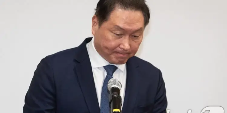 ‘최태원, 동거녀에 천억 썼다’ 유튜버, 1심서 징역형 집유…일부 무죄