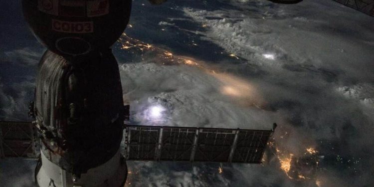 美대사관 올린 말레이 위성사진에…시민들 “우린 석유 없어요” 덜덜