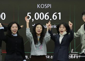 꿈의 오천피 시대, 반도체가 밀고 로봇이 터뜨렸다