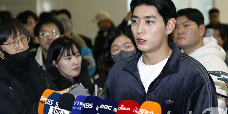 이정후, LA공항서 구금됐다가 한 시간만에 석방…”서류 문제 있었다”