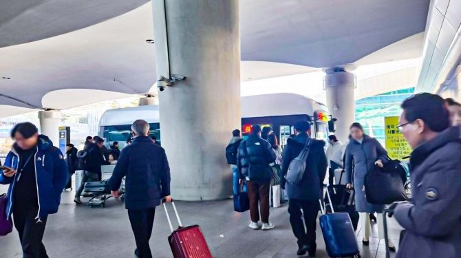 인천공항 T2 혼잡에 ‘뒤늦은 땜질’…셔틀·주차 대책 급조