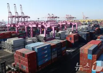 작년 경상흑자 1230억달러 ‘역대 최대’…반도체 호조에 10년만에 신기록