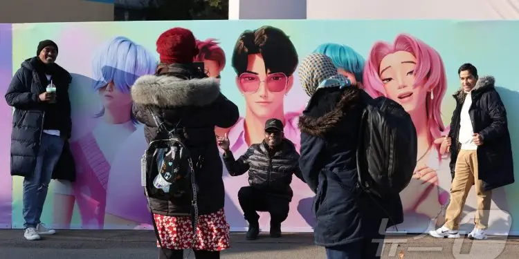“‘골든’ 가사 뜻 궁금해”…’케데헌’ 보던 미국인들, 한국어 배운다
